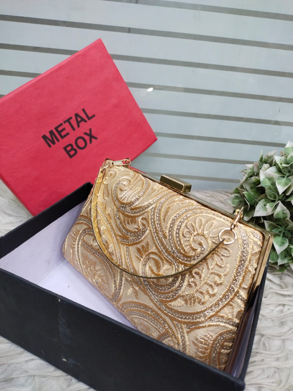 Fancy Hand Clutch for Women Stylish Metal Body